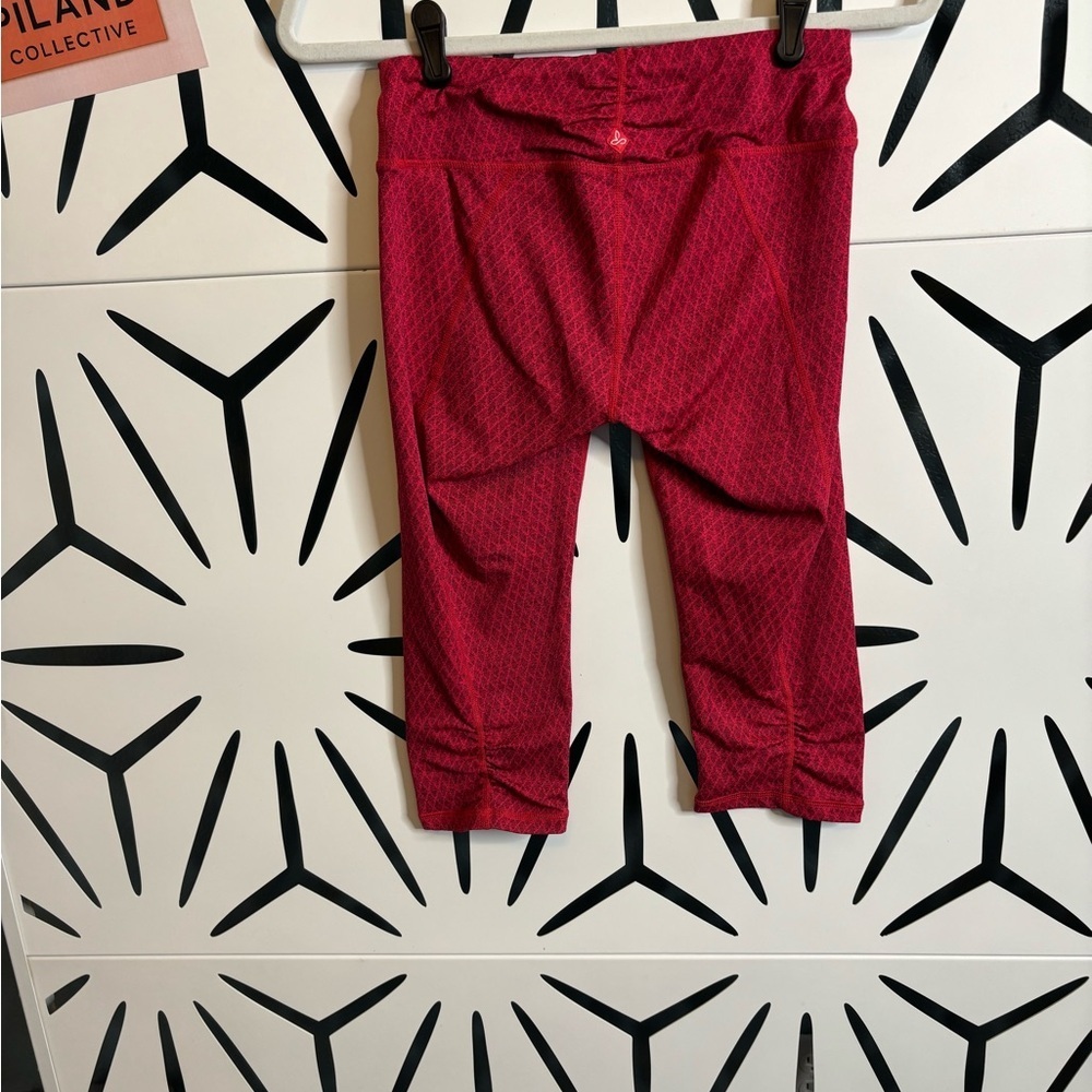 Prana Misty Knicker Capri Leggings – Fuchsia Red Geometric Print – Sz XS - Picture 3 of 11